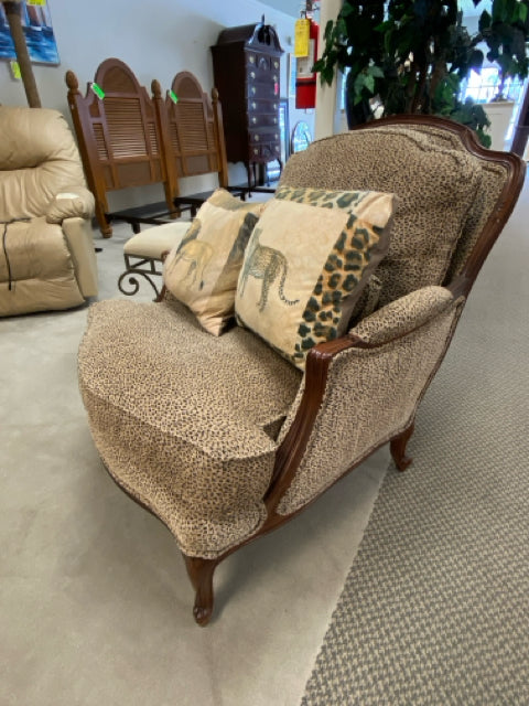 UPHOLSTERED EASY CHAIR - WOOD LEGS & FRAME/BROWN