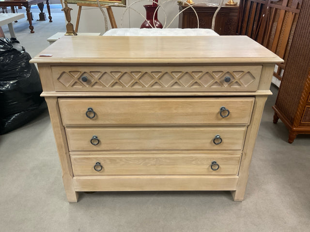 DRESSER 4 DRAWER