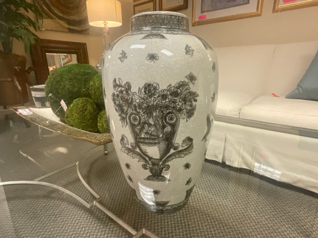 PORCELAIN VASE - CHINA