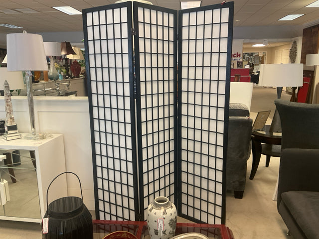 ROOM DIVIDER