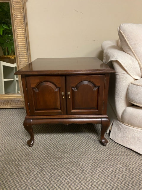 SQUARE END TABLE