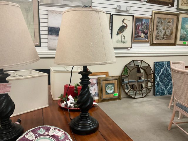 BLACK TABLE LAMP