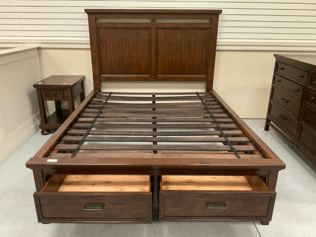 BED W/ DRAWERS
