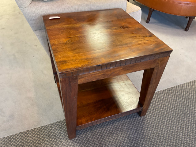 SOLID WOOD END TABLE