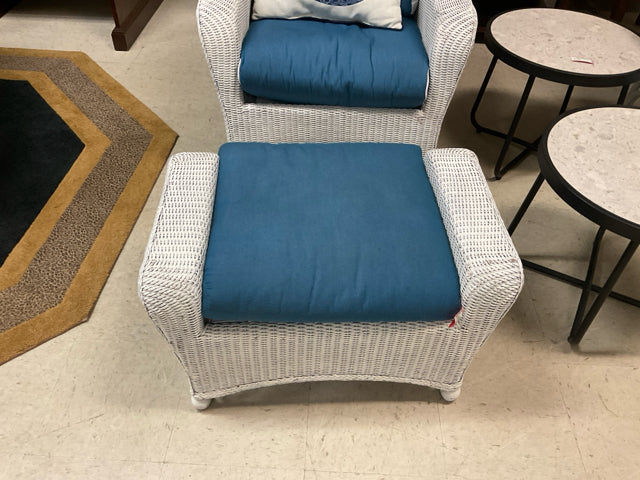 PATIO WHT/WICKER OTTOMAN WITH BLUE CUSHION