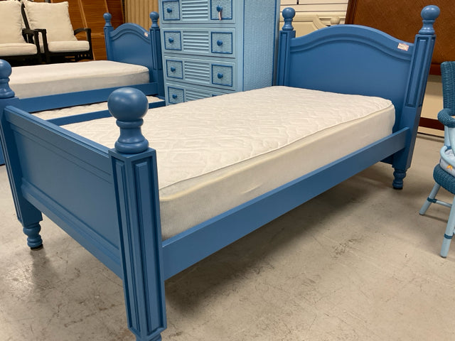 BLUE WOODEN TWIN BED