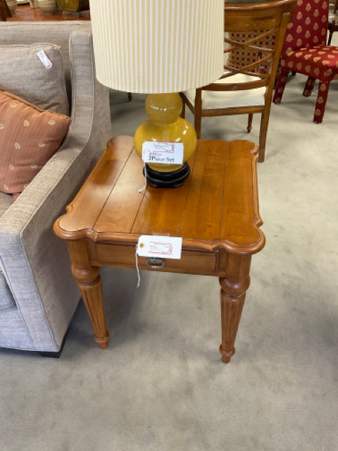 ETHAN ALLEN TRADITIONAL WOOD  END TABLE