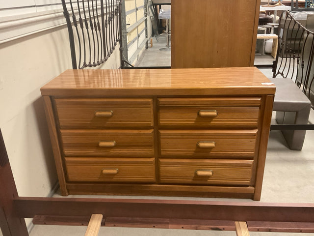 WOOD DRESSER