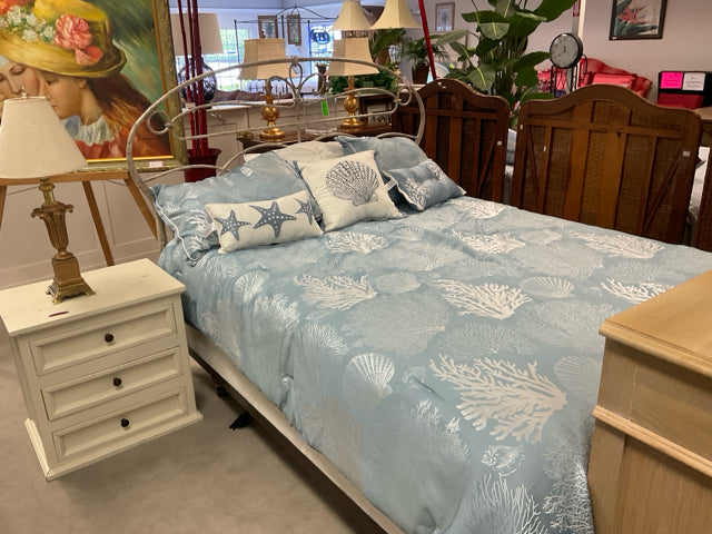 QUEEN COMFORTER SET WITH 6 PILLOWS