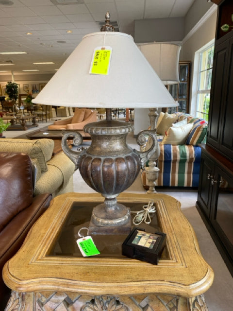 TRADITIONAL URN TABLE LAMP