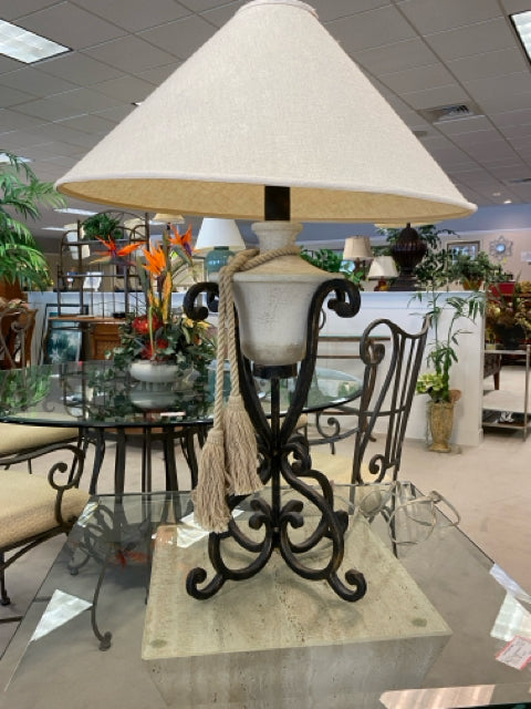 IVORY/IRON TABLE LAMP WITH ROPE