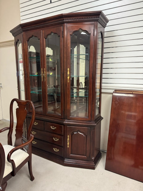 THOMASVILLE CHERRY LIGHTED CHINA HUTCH, 64X18X81