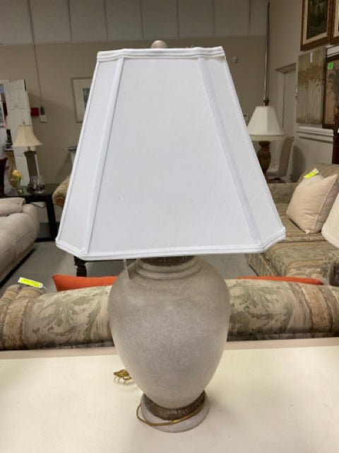 TRADITIONAL BEIGE CERAMIC TABLE LAMPS