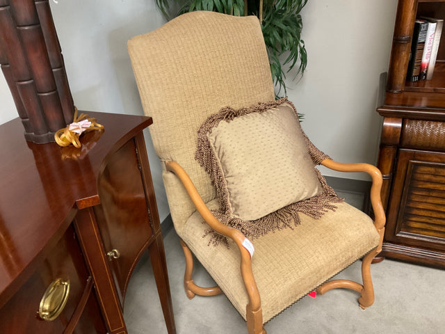 TRADITIONAL BROWN FRINGED PILLOW