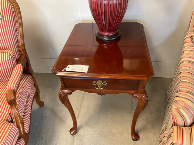 LEXINGTON  END TABLE